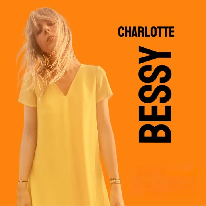 Portrait de Charlotte Bessy sur fond orange